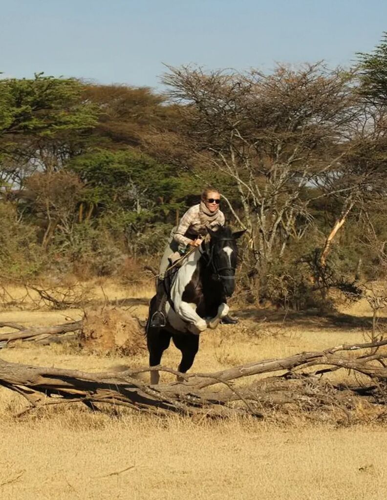 Olimpia Emo Capodilista on horseback